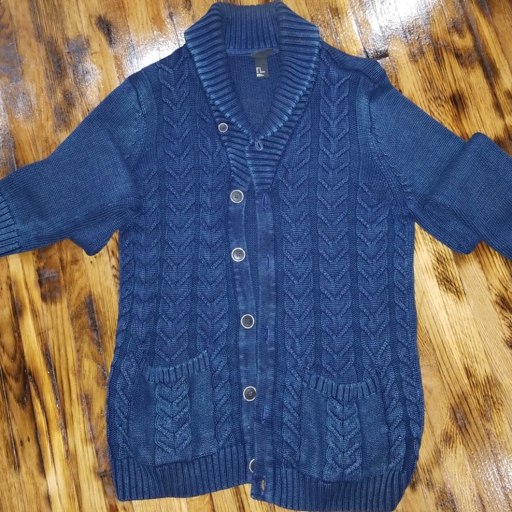 H&M sweater size medium.